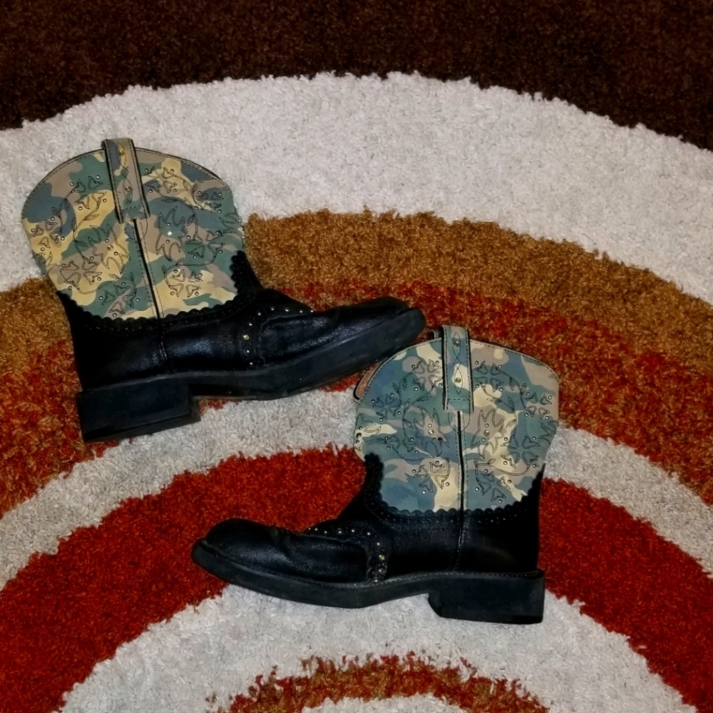 Size 10 ariat boots
